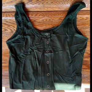 NWT Women’s casual crop top.    0140